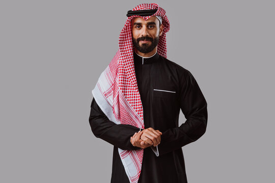 Middle eastern man smiling wearing traditional ghutra and thobe
