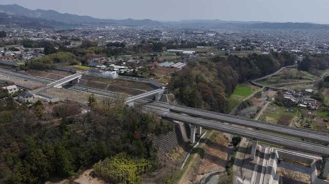 新東名高速道路と秦野の町 - 神奈川県秦野市,日本