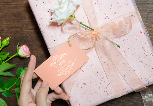 Elegant Gift With Floral Card Mockup PSD