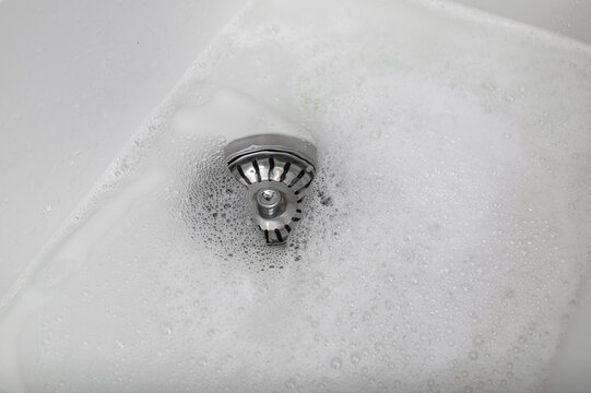 Problem with the sink drain, water is stagnant and does not drain