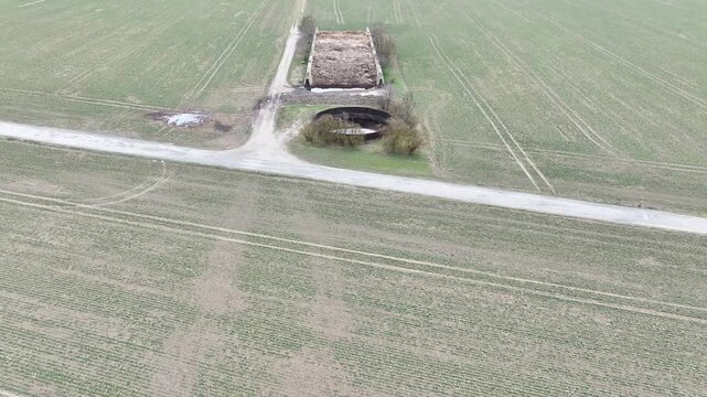 Storage tank manure lagoon pit submerged slurry collect and store liquid livestock pollution contamination groundwater solid waste bedding straw or corn stalks stored pile stinking unpleasant smell