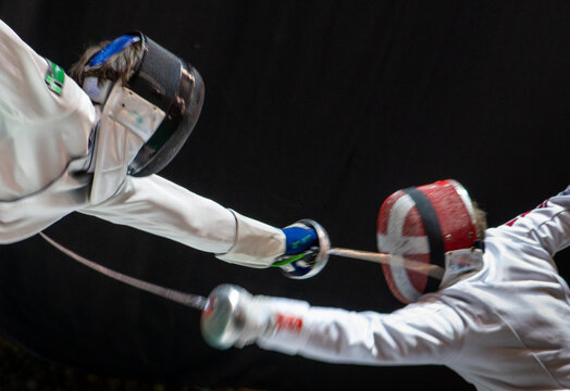Fight at a fencing competition