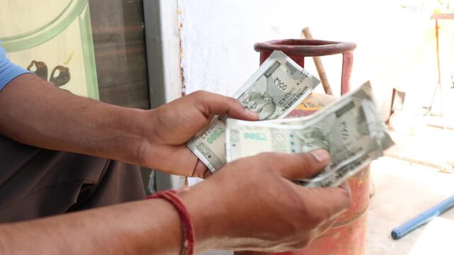 Paying for Gas in India: LPG Cylinder and Indian Rupees