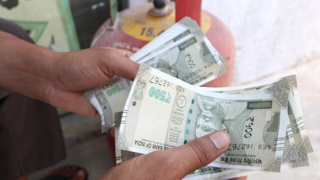 Paying for Gas in India: LPG Cylinder and Indian Rupees