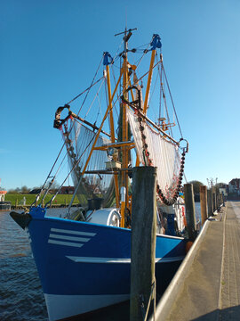 Fischkutter im Hafen von Greetsiel