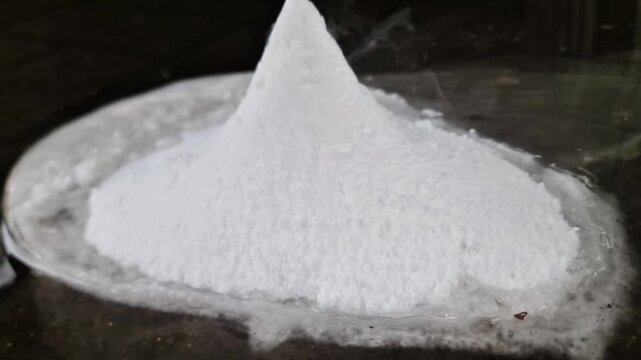 Cryogenic Solidification Process Creating Soft Artificial Snow Texture with Cold Vapor