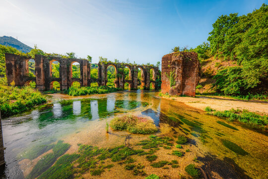 The ancient aqueduct that provided water to Nikopolis.