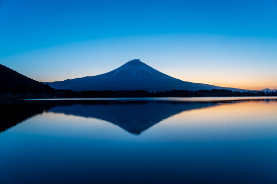 湖面 Images – Browse 50,862 Stock Photos, Vectors, and Video