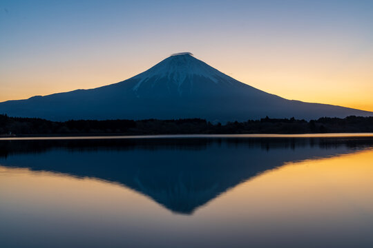湖面 Images – Browse 50,862 Stock Photos, Vectors, and Video