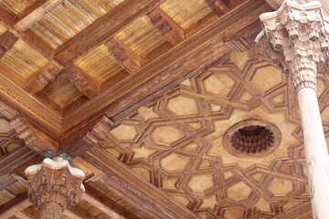 Obraz premium A building with carved wooden columns and ceiling in Bukhara, Uzbekistan