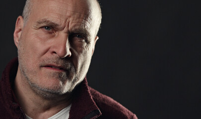 Obraz premium Mature adult man looking worried, showing concern and deep thoughts