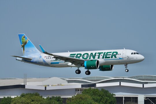 Frontier A320neo "Tia the great green macaw"courte finale