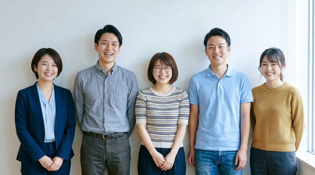 ベンチャー企業のビジネスチーム・スタートアップで働く日本人男女5人のポートレート
