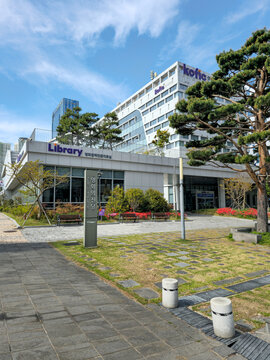 Incheon Sejong University Hospital building in Incheon, South Korea. Suitable for healthcare marketing, medical tourism content, urban development branding, comfortable living environment campaigns.