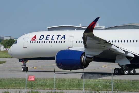 Delta A350 900 roulage gros plan