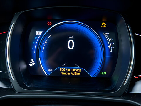 Blue Digital Car Dashboard AdBlue Warning, 800 km Remaining Before Start Block