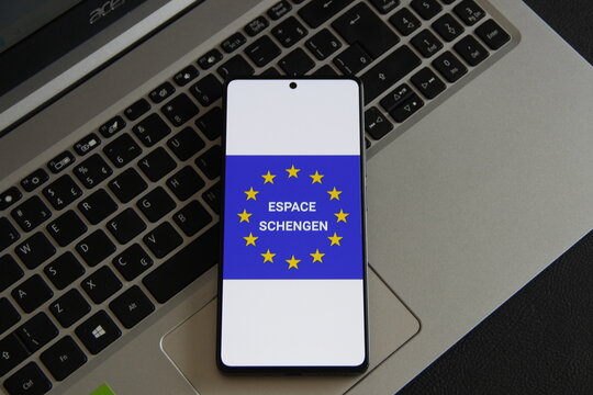 Espa&ccedil;o Schengen - Espace Schengen - Zona de livre circula&ccedil;&atilde;o composta por 29 pa&iacute;ses europeus incluindo Portugal, Fran&ccedil;a, Alemanha, etc., que aboliram controlos nas fronteiras internas. 