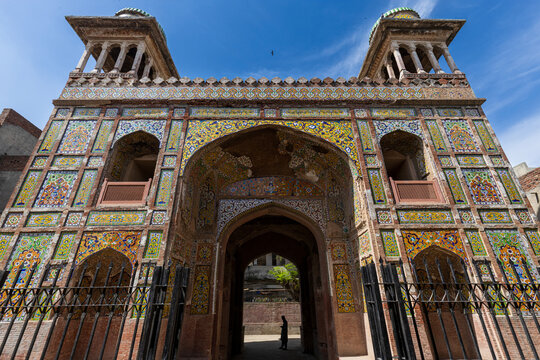 Nawa Kot.  located along Multan Road in Lahore, is a site of significant Mughal and Sikh history. In the mid-1600s, this area was a vast, walled garden modeled after the Shalimar Gardens. It served as