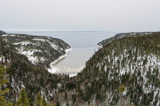 Point de vue sur l'Anse St Pancrace et le fleuve St Laurent au Canada