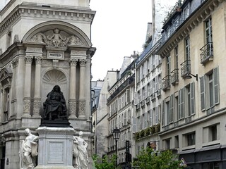 Obraz premium Paris, April 2026 : Visit of the magnificent city of Paris, Capital of France - View on different facades of buildings built by Baron Haussmann