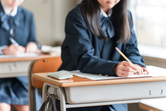Image of entrance exams, tests, examinations, and the National Center Test for University Admissions.