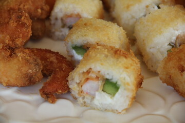 Panko shrimp maki rolls with avocado and cheese © kike
