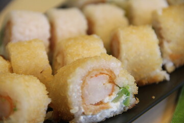 Panko shrimp maki rolls with avocado and cheese © kike
