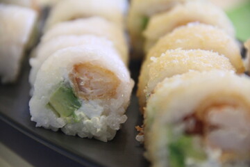 Panko shrimp maki rolls with avocado and cheese © kike