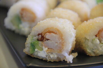 Panko shrimp maki rolls with avocado and cheese © kike