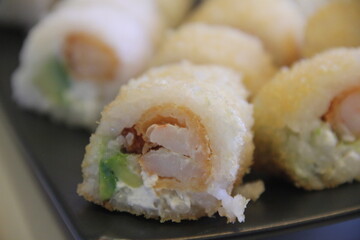 Panko shrimp maki rolls with avocado and cheese © kike
