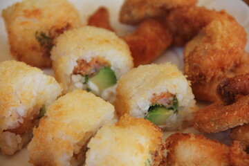 Panko shrimp maki rolls with avocado and cheese © kike