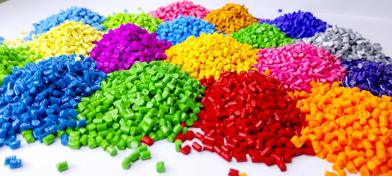 Masterbatch and Polymer Pellets HDPE, LDPE, PP, ABS Granules for Industrial Manufacturing. Custom Color Plastic Raw Materials for Extrusion and Molding.