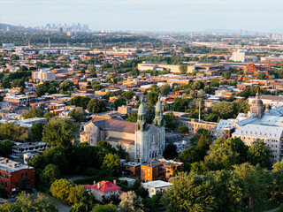 Obraz premium Aerial view of Rene-Levesque Park lighthouse peninsula in Lachine, Montreal along St Lawrence River at sunset. g.
