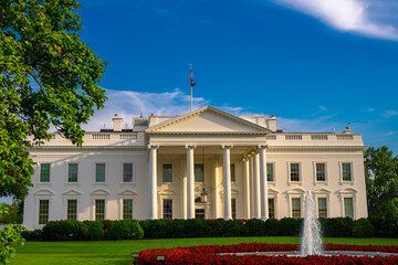 Obraz premium White House in Washington DC. American presidency residence. White House and democracy. White House building. Federal government. The White House and American flag.