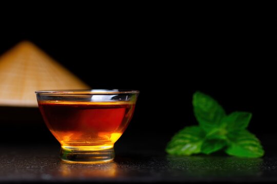 シンプルな設定でお茶とミントの葉