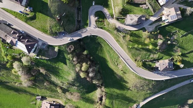 strada di montagna auto traffico 