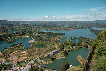 Naklejka premium Guatape el peñol rock islands landscape colombia