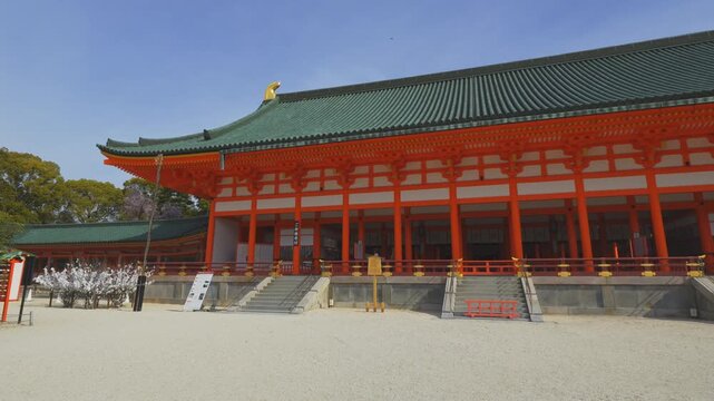 京都　平安神宮の大極殿（だいごくでん）を見渡す