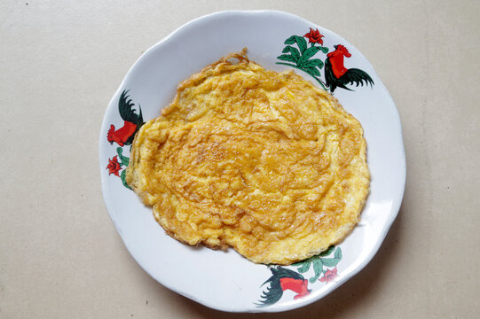 Tortila in a white plate with the han pattren