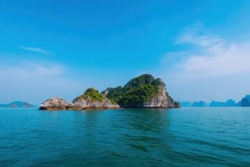 Naklejka premium 青空の下、澄んだ海の中の島の探検