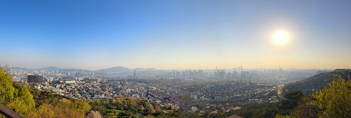 Obraz premium Pamoramic top view of Seoul city at sunset from Namsan park