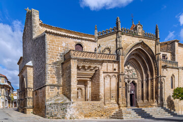 Obraz premium Portal of San Pablo Church in Ubeda, Spain. Medieval architecture with Gothic and Romanesque details under cloudy sky in daytime