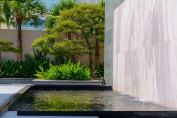 Fototapeta premium モダンなランドスケープデザインの水景と庭園