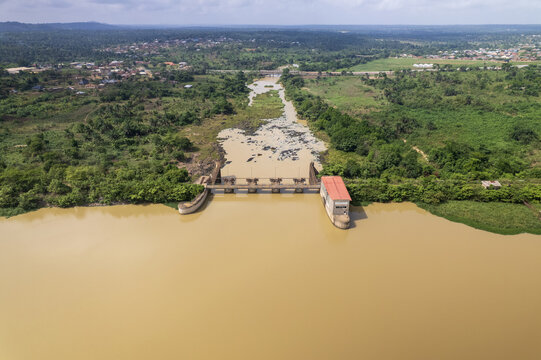 Aerial view of the Asejire dam with its reddish brown building amidst the lush green vegetation, Asejire, Oyo, Nigeria.