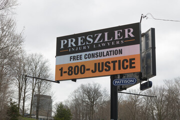 Naklejka premium road-side digital pylon out-of-home billboard on Leslie Av for Preszler Injury Lawyers, Toronto
