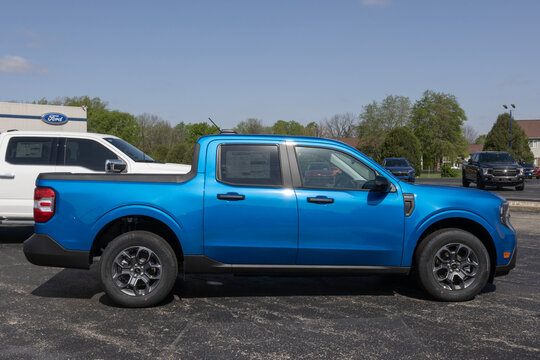Ford Maverick XLT AWD truck display at a dealership. Ford offers the Maverick with a 2.5L Hybrid engine. MY:2026