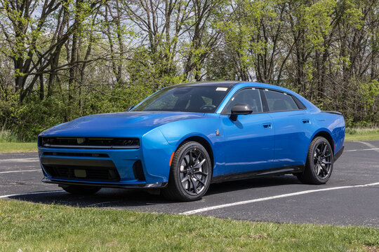 Dodge Charger Scat Pack Plus (ICE). Dodge offers the Charger with a 3.0L Twin Turbo SIXPACK HO 6-Cylinder gas engine. MY:2026