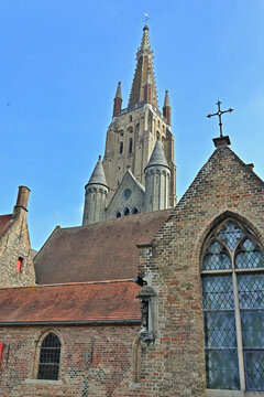 Bruges, la Chiesa di Nostra Signora ((Onze Lieve Vrouwekerk)), Fiandre,  Belgio