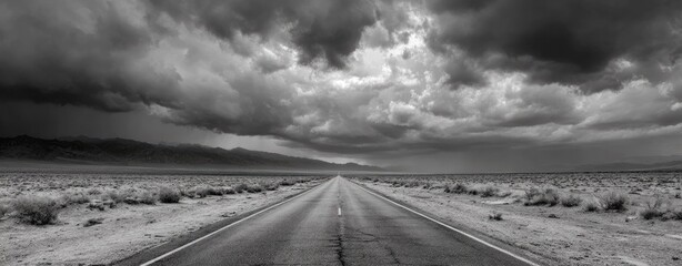 Naklejka premium Empty highway under a dramatic sky