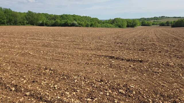 Lit de semis d&rsquo;une parcelle agricole, paysage de campagne et techniques agricole